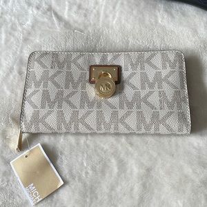 Michael Kors Hamilton Wallet